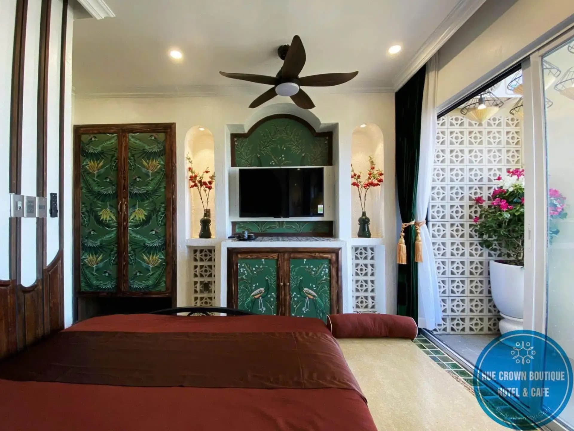 Studio cao cấp The Manor Crown Huế - Ban công ngập hoa view trọn thành phố - Ảnh 2