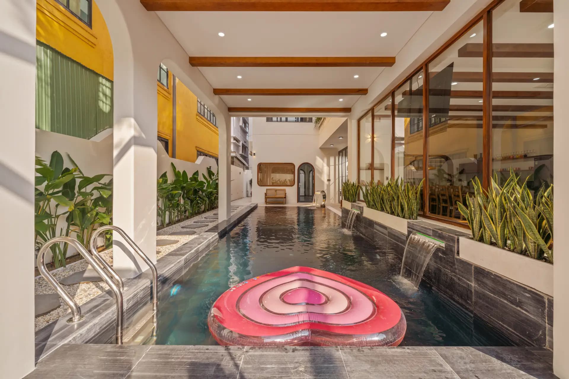 VILLA ĐÀ NẴNG 8 PHÒNG NGỦ HỒ BƠI RIÊNG GẦN BIỂN MỸ KHÊ - Ảnh 1